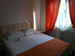 Отель Apsa butik hotel Сухум Двухместный номер с двуспальной кроватью и дополнительной кроватью-1